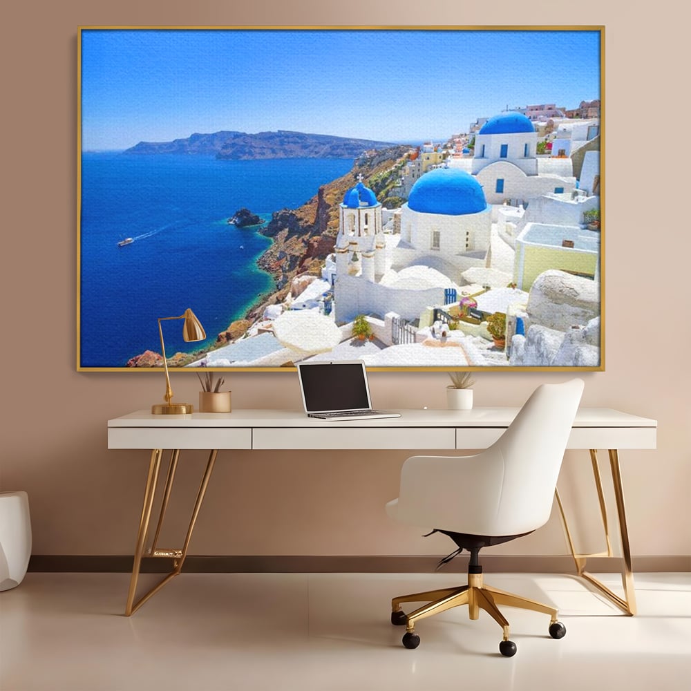Tablou canvas cu tablou canvas cu peisaj din santorini, in rama de aluminiu auriu, pe perete intr-un birou